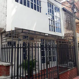 Lindo Estudio Con Cama Mezaninie , Cali Colombia